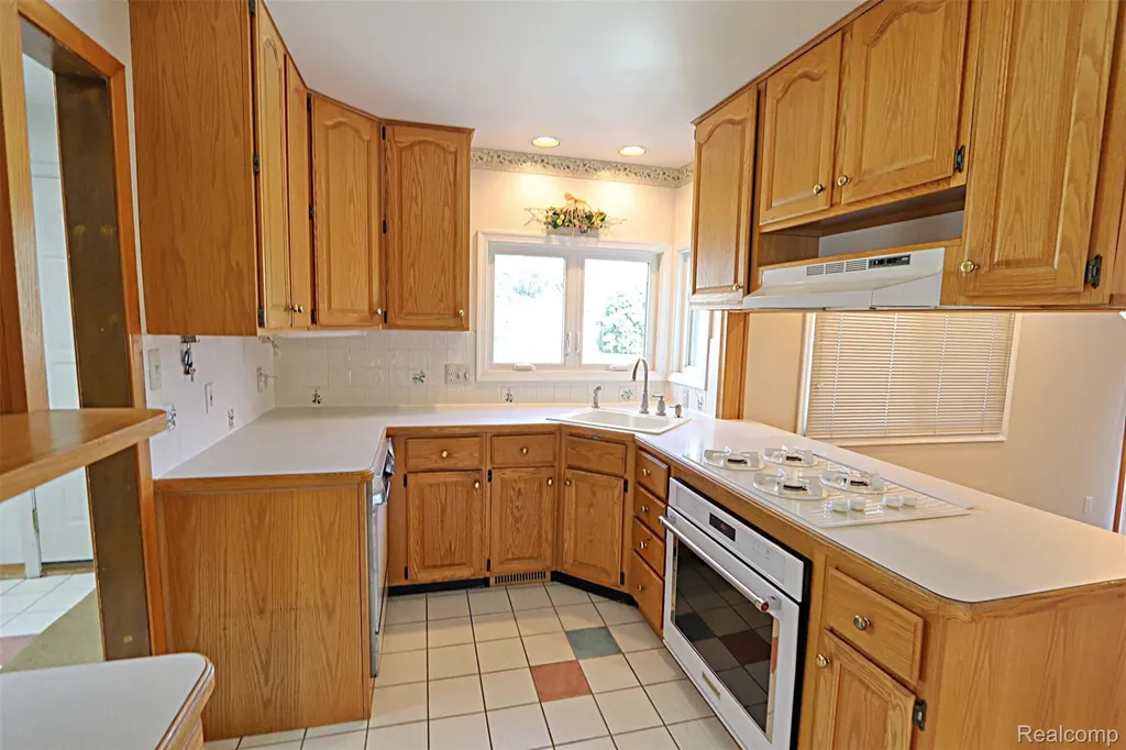 6964 Norborne Avenue Dearborn Heights City MI 48127