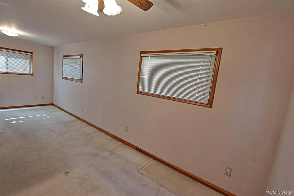 6964 Norborne Avenue Dearborn Heights City MI 48127