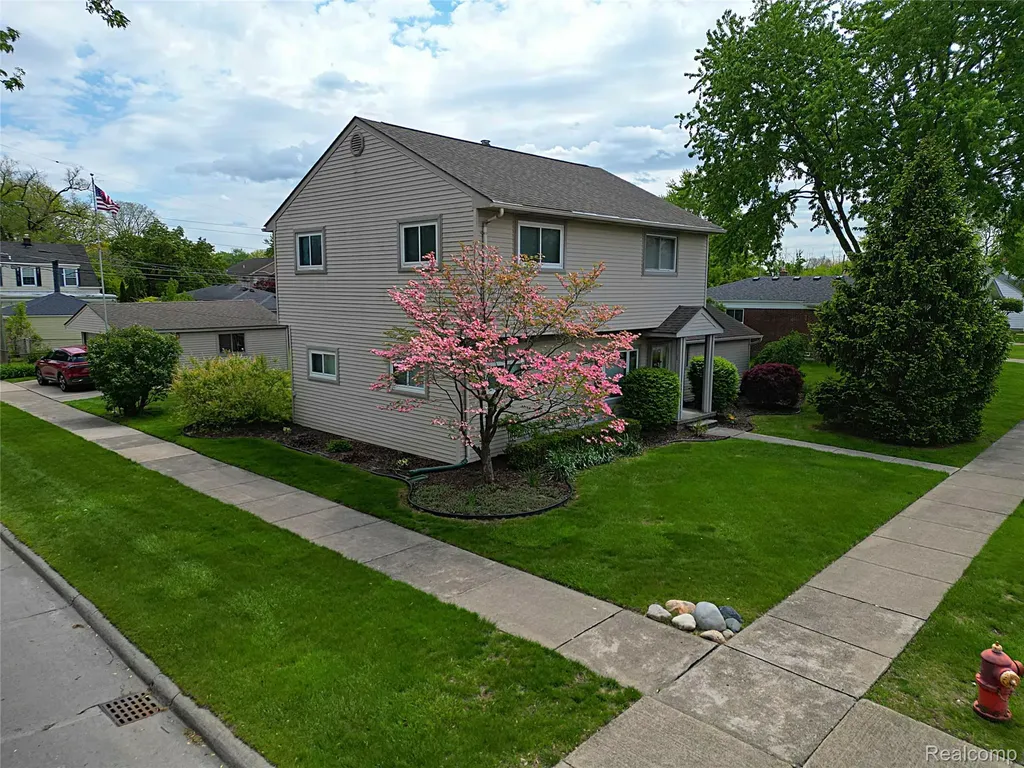 6964 Norborne Avenue Dearborn Heights City MI 48127