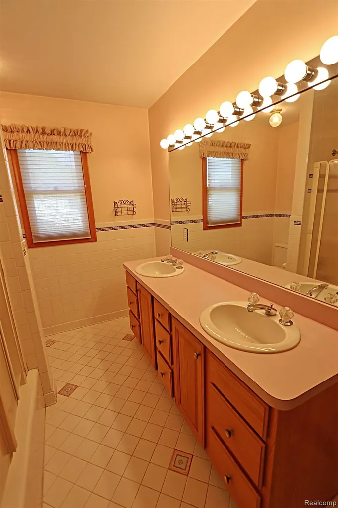 6964 Norborne Avenue Dearborn Heights City MI 48127