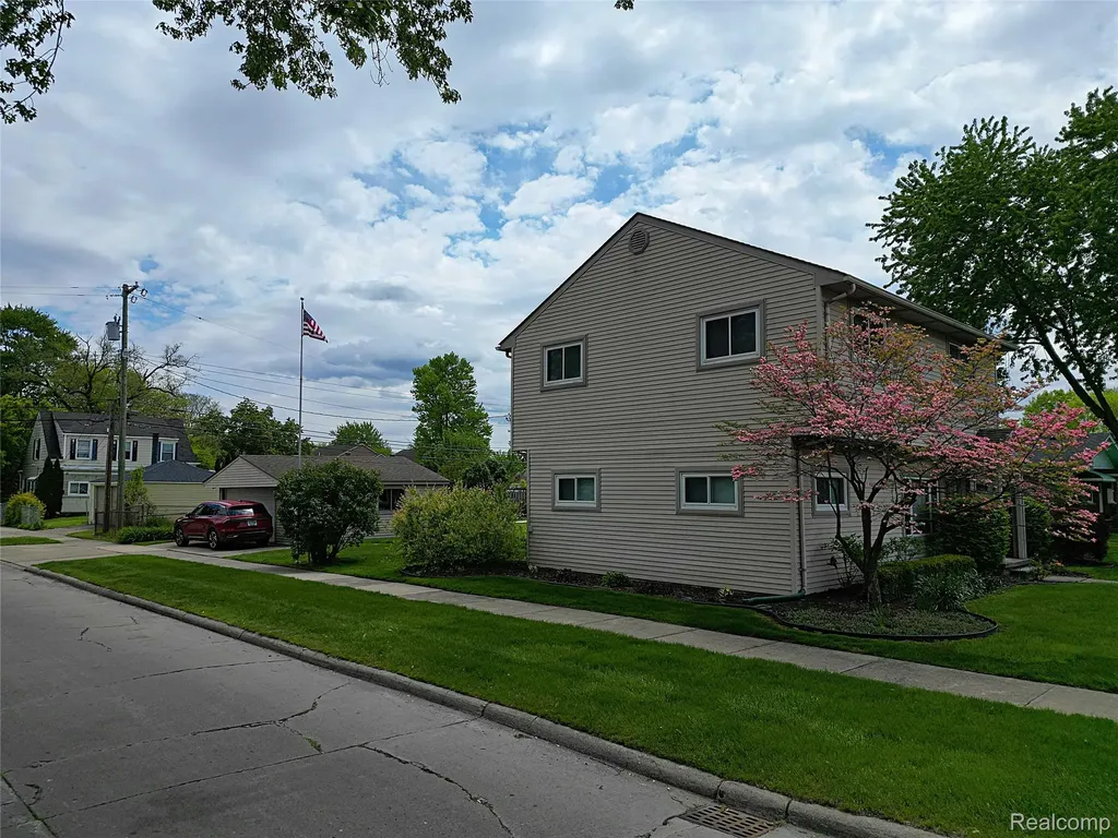 6964 Norborne Avenue Dearborn Heights City MI 48127