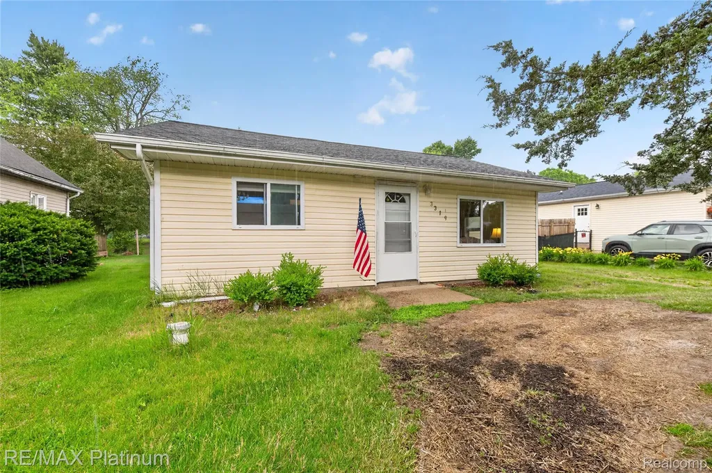 3319 Junior Drive Hamburg Township MI 48169