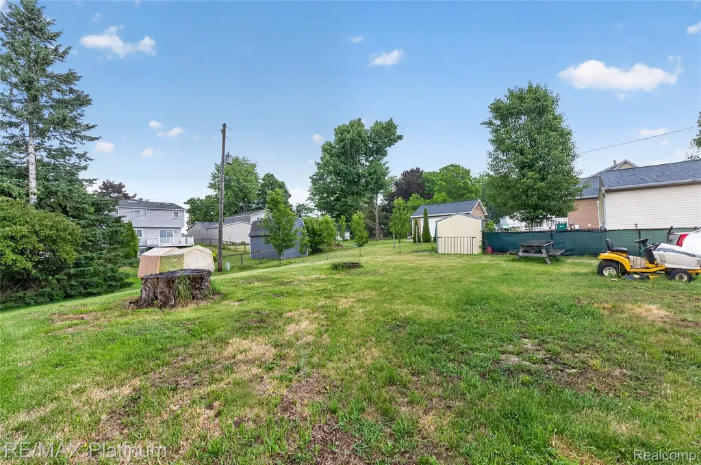 3319 Junior Drive Hamburg Township MI 48169
