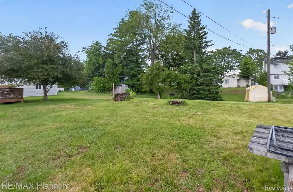 3319 Junior Drive Hamburg Township MI 48169