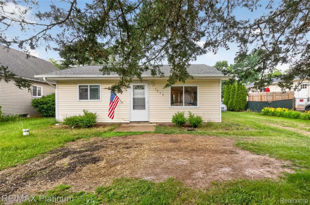 3319 Junior Drive Hamburg Township MI 48169