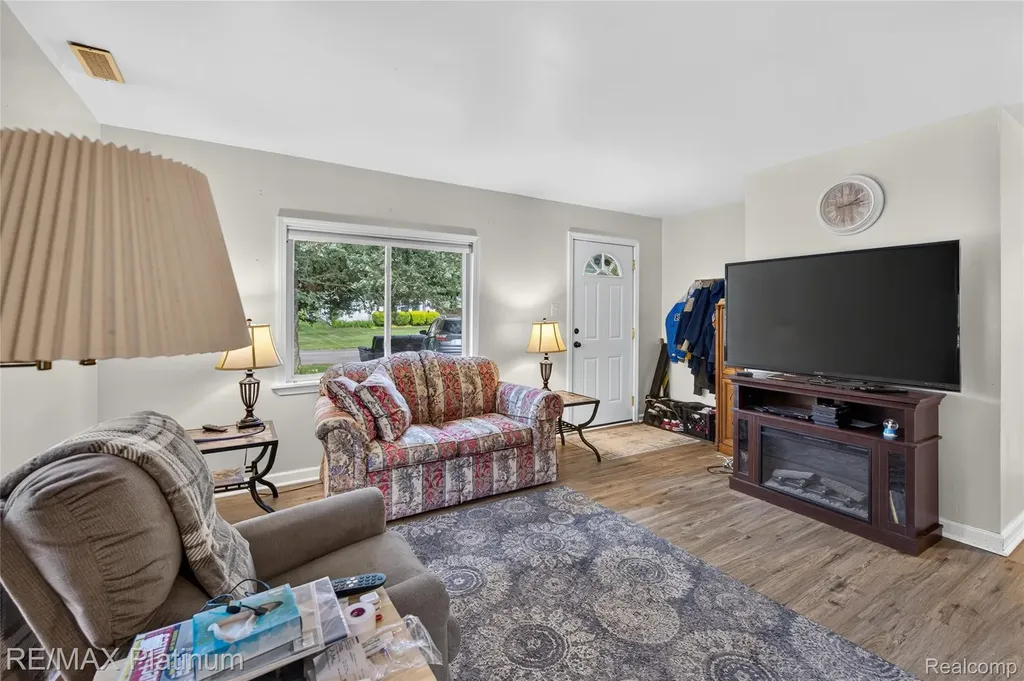 3319 Junior Drive Hamburg Township MI 48169