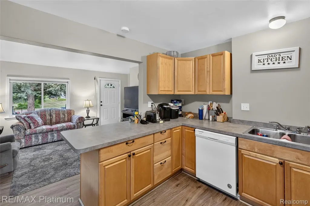 3319 Junior Drive Hamburg Township MI 48169