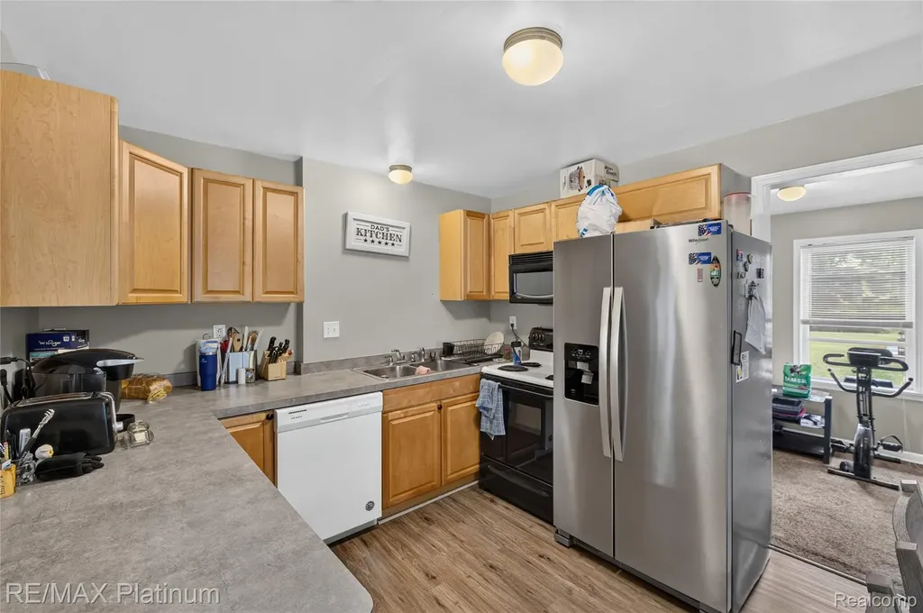 3319 Junior Drive Hamburg Township MI 48169