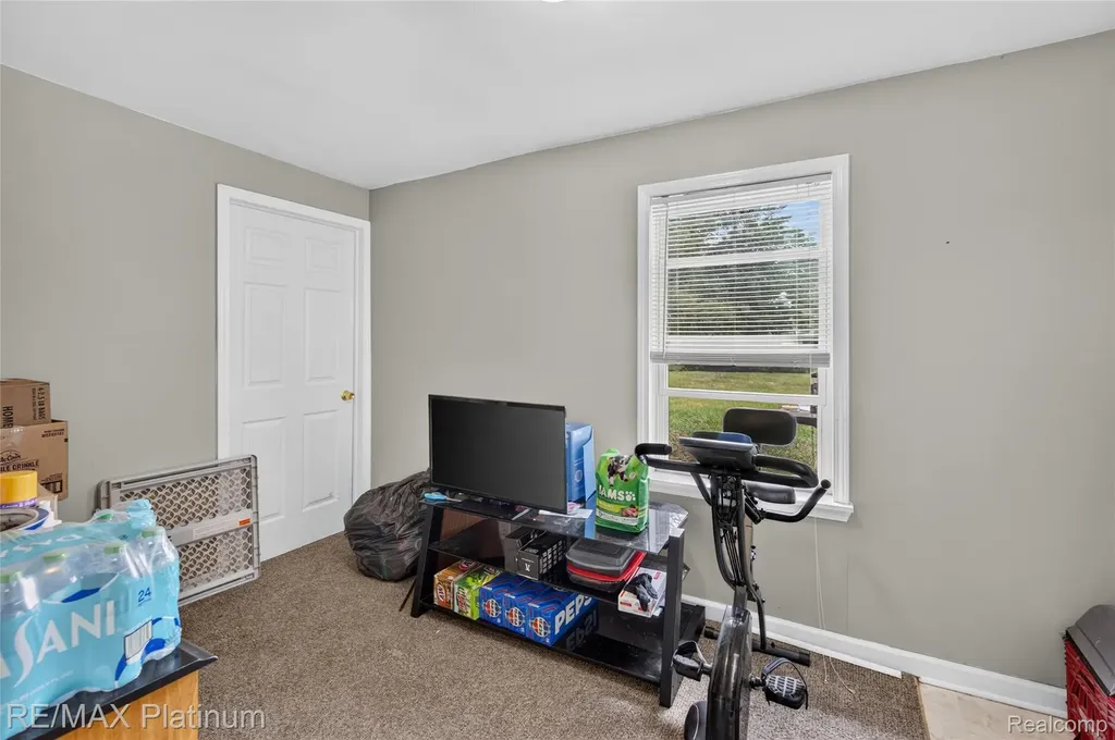 3319 Junior Drive Hamburg Township MI 48169