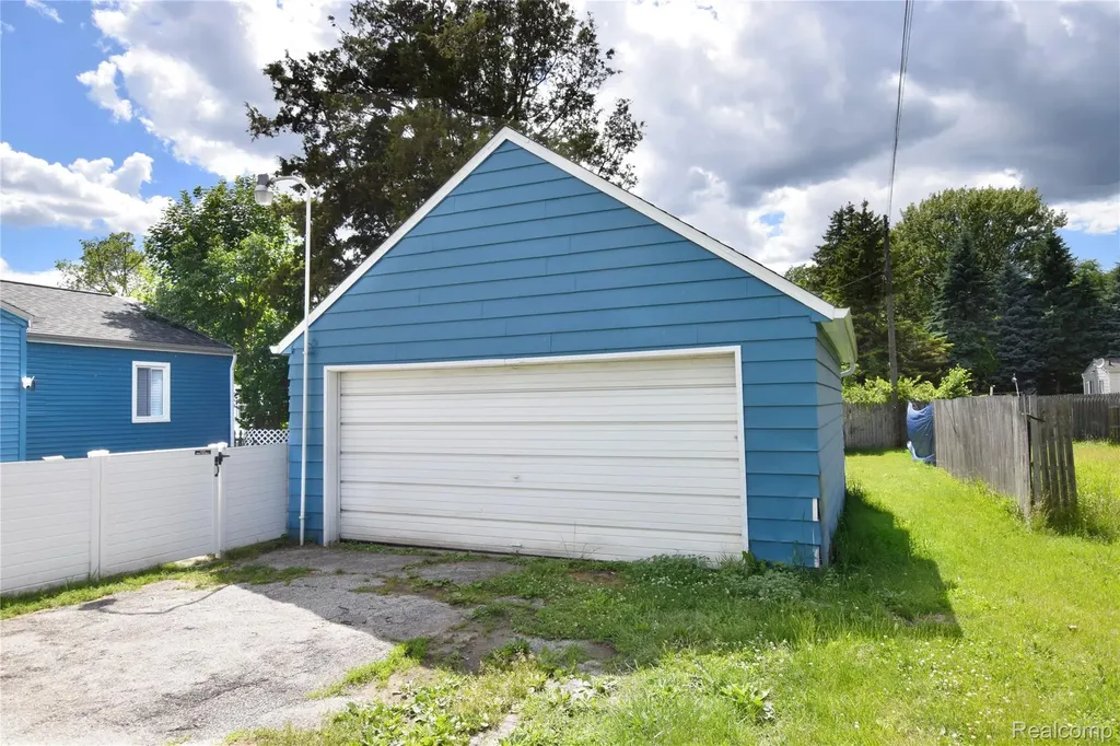 3749 Ivanhoe Avenue Flint City MI 48506