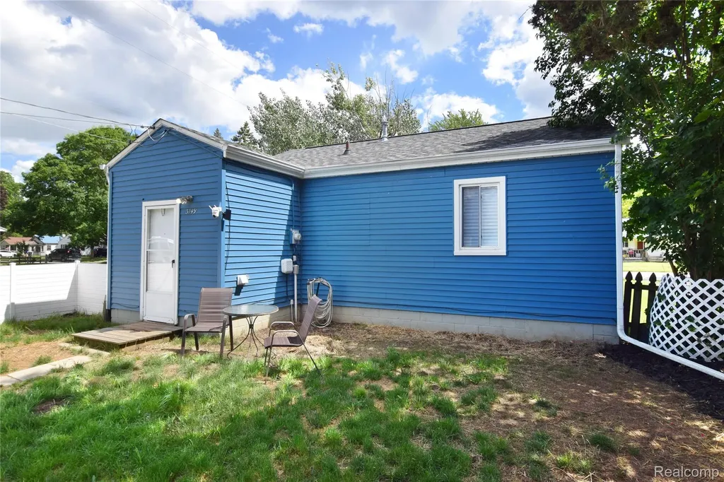 3749 Ivanhoe Avenue Flint City MI 48506