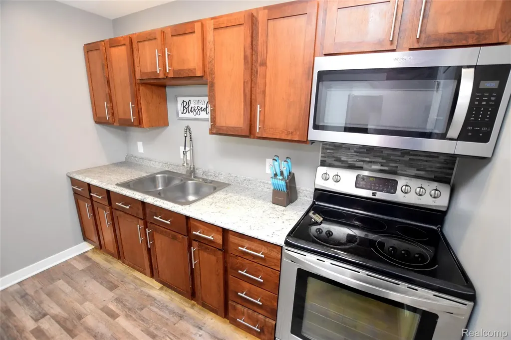 3749 Ivanhoe Avenue Flint City MI 48506