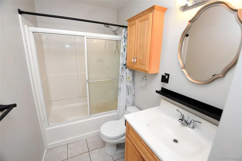3749 Ivanhoe Avenue Flint City MI 48506