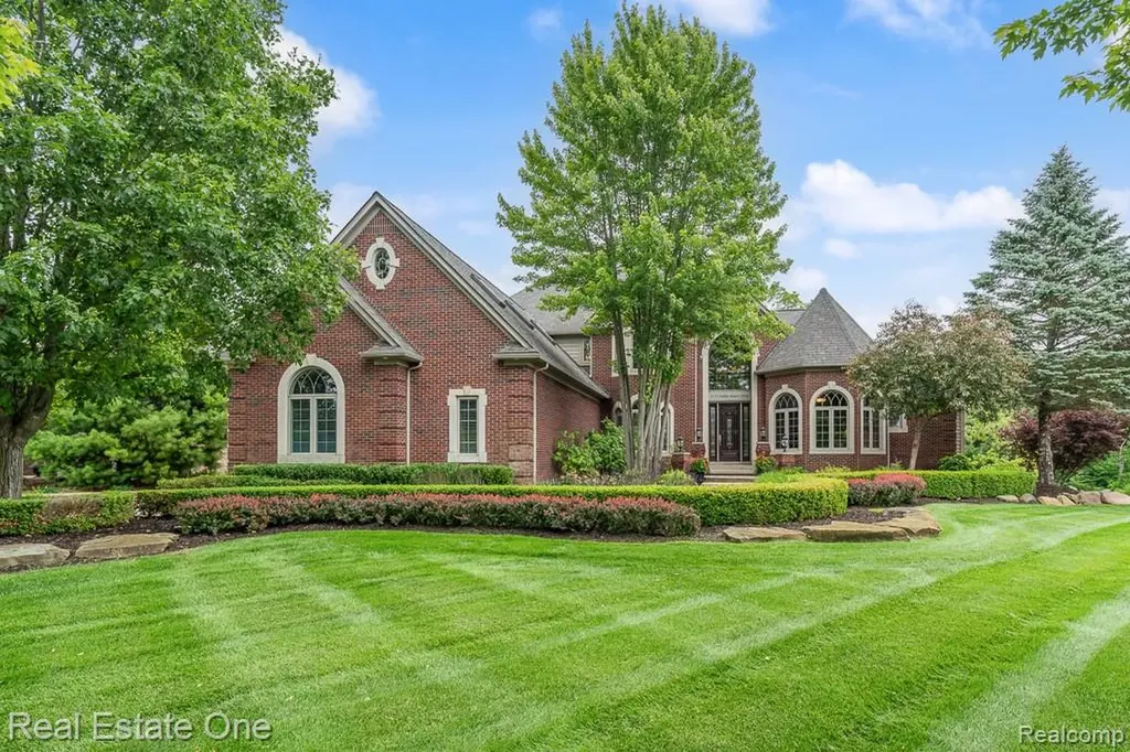 2737 Pebble Beach Drive Oakland Charter Township MI 48363