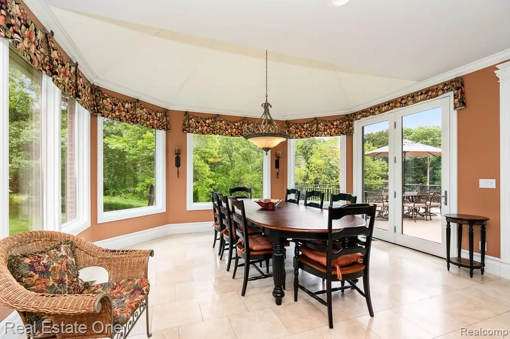 2737 Pebble Beach Drive Oakland Charter Township MI 48363