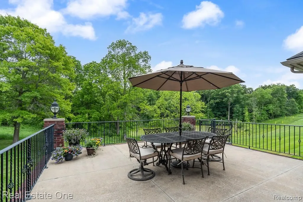2737 Pebble Beach Drive Oakland Charter Township MI 48363