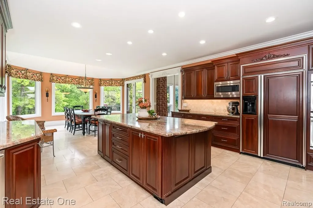 2737 Pebble Beach Drive Oakland Charter Township MI 48363