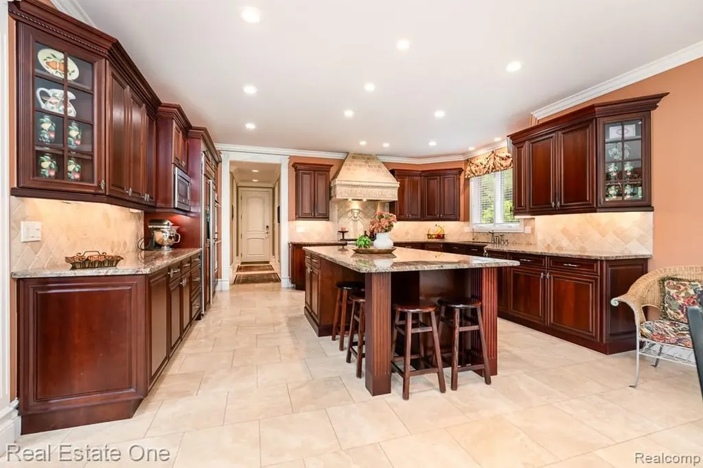 2737 Pebble Beach Drive Oakland Charter Township MI 48363
