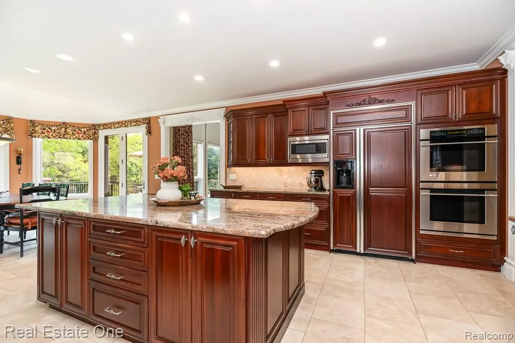 2737 Pebble Beach Drive Oakland Charter Township MI 48363