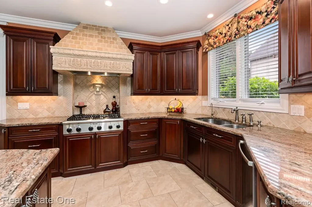 2737 Pebble Beach Drive Oakland Charter Township MI 48363