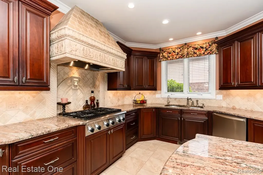2737 Pebble Beach Drive Oakland Charter Township MI 48363