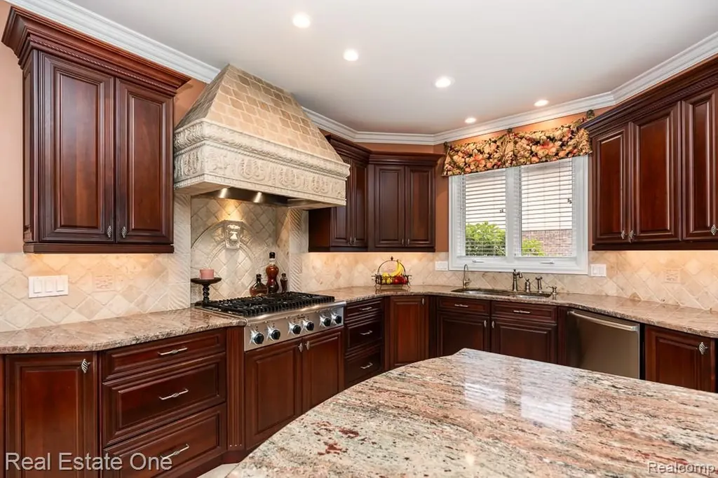 2737 Pebble Beach Drive Oakland Charter Township MI 48363
