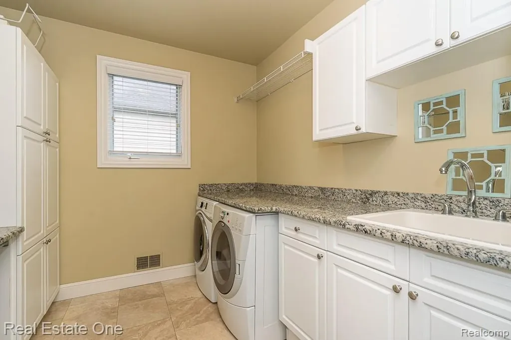 2737 Pebble Beach Drive Oakland Charter Township MI 48363