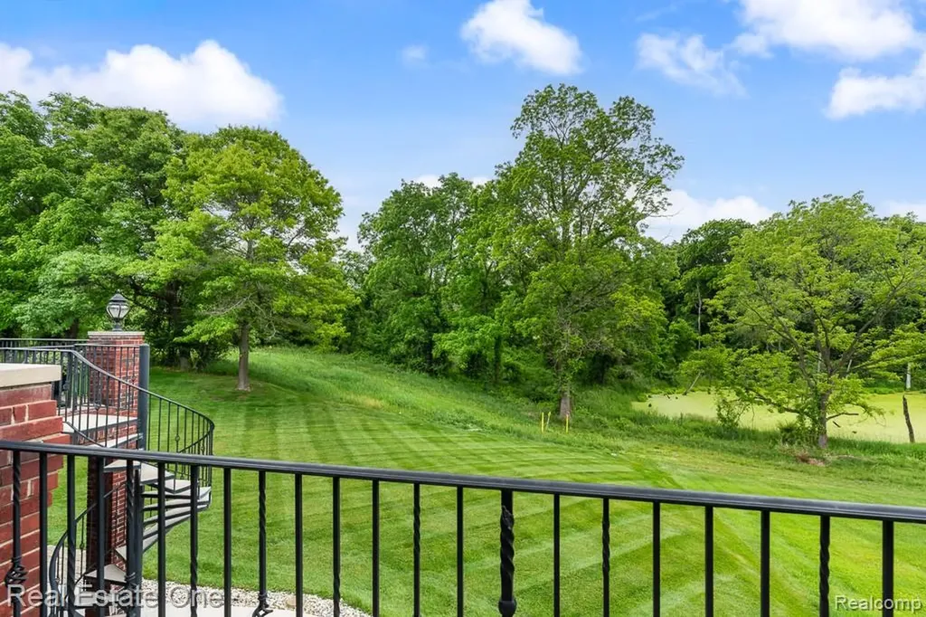 2737 Pebble Beach Drive Oakland Charter Township MI 48363