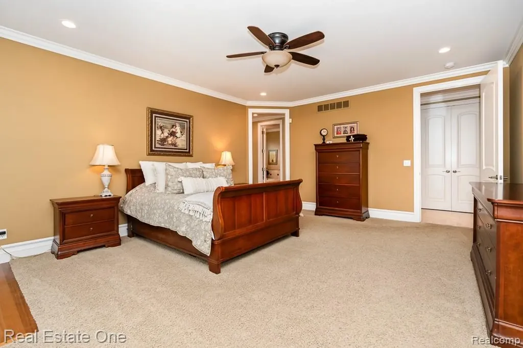 2737 Pebble Beach Drive Oakland Charter Township MI 48363