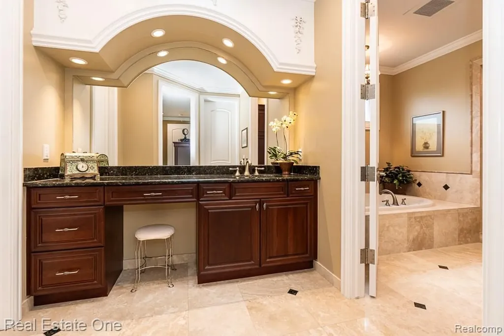 2737 Pebble Beach Drive Oakland Charter Township MI 48363