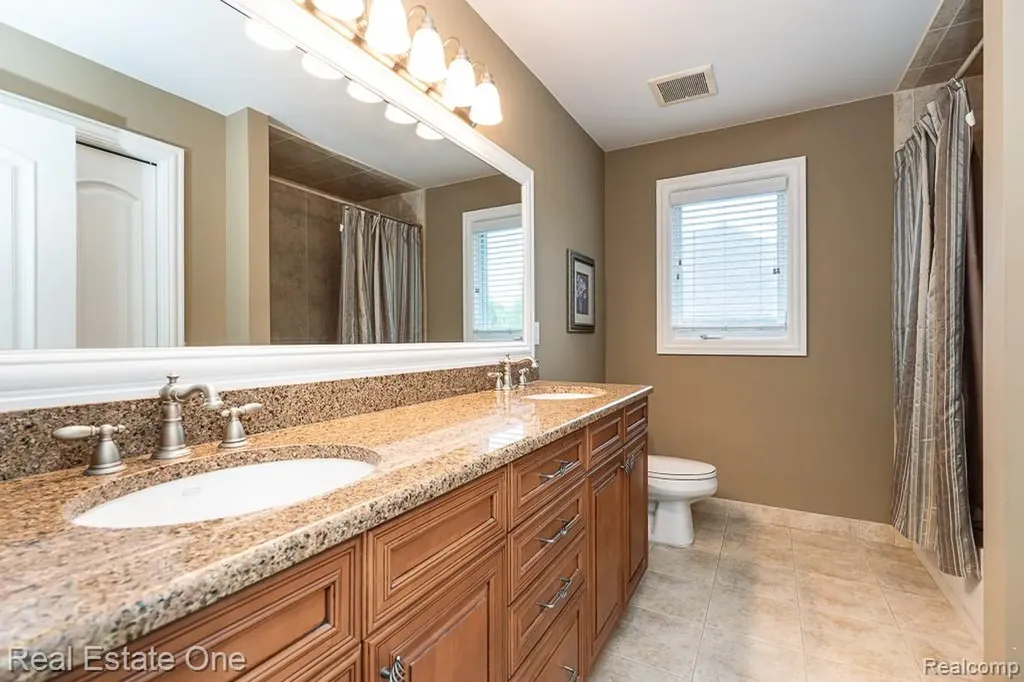 2737 Pebble Beach Drive Oakland Charter Township MI 48363