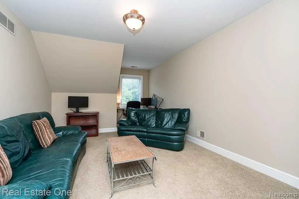 2737 Pebble Beach Drive Oakland Charter Township MI 48363