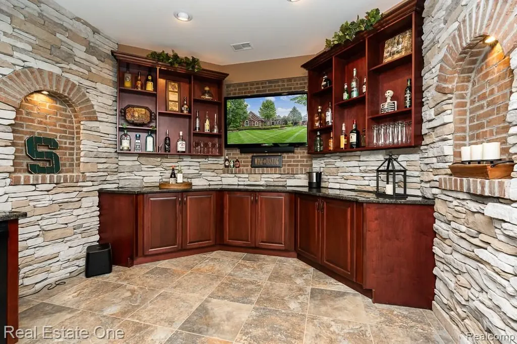 2737 Pebble Beach Drive Oakland Charter Township MI 48363