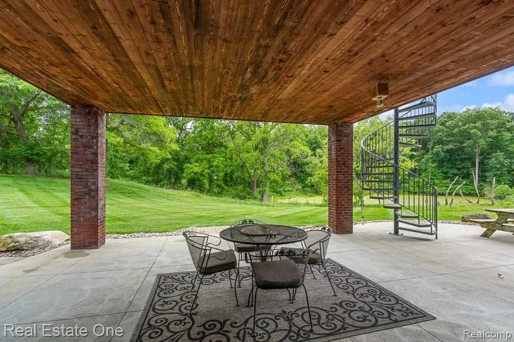 2737 Pebble Beach Drive Oakland Charter Township MI 48363