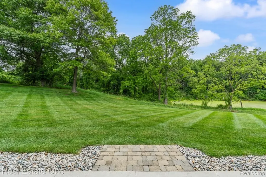2737 Pebble Beach Drive Oakland Charter Township MI 48363