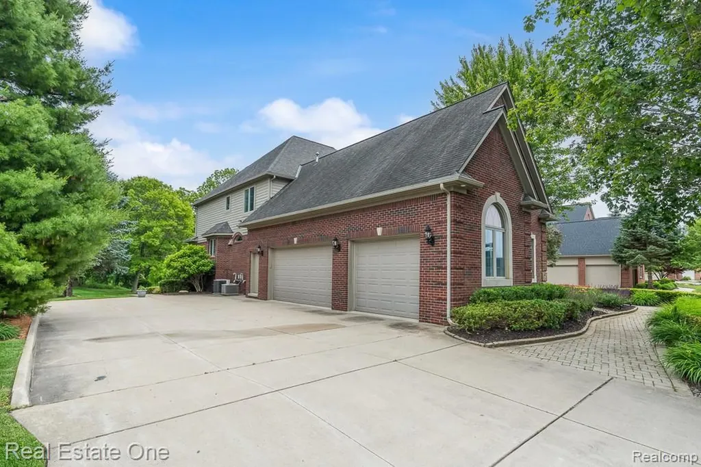 2737 Pebble Beach Drive Oakland Charter Township MI 48363