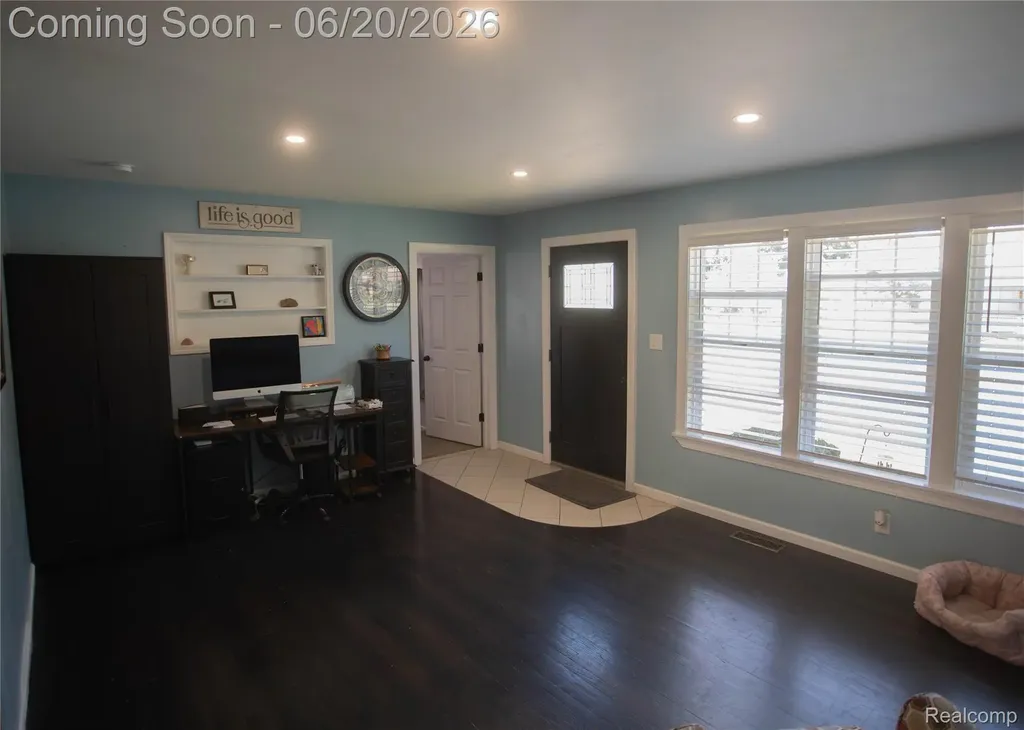20322 Melvin Street Livonia City MI 48152