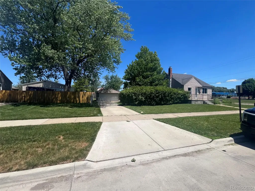 1004 Leblanc Street Lincoln Park City MI 48146