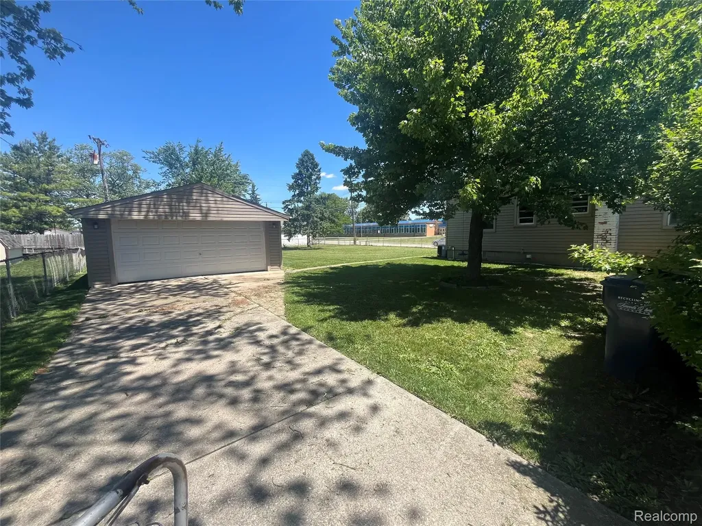 1004 Leblanc Street Lincoln Park City MI 48146