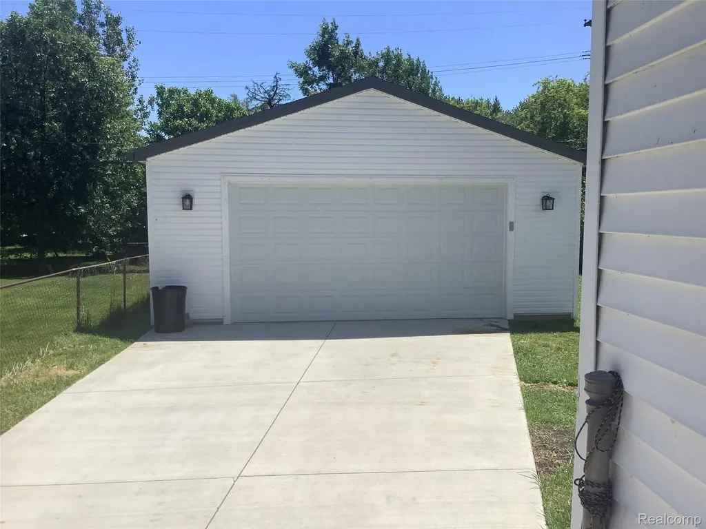 22124 Violet Street St. Clair Shores City MI 48082