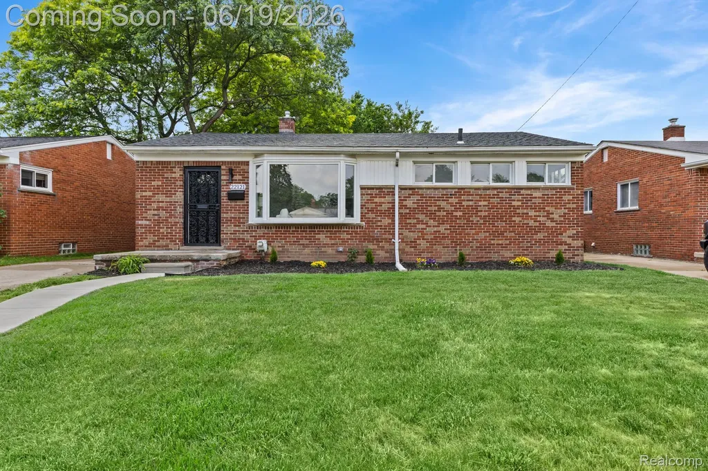 22121 Whitmore Street Oak Park City MI 48237