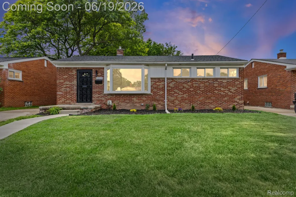 22121 Whitmore Street Oak Park City MI 48237