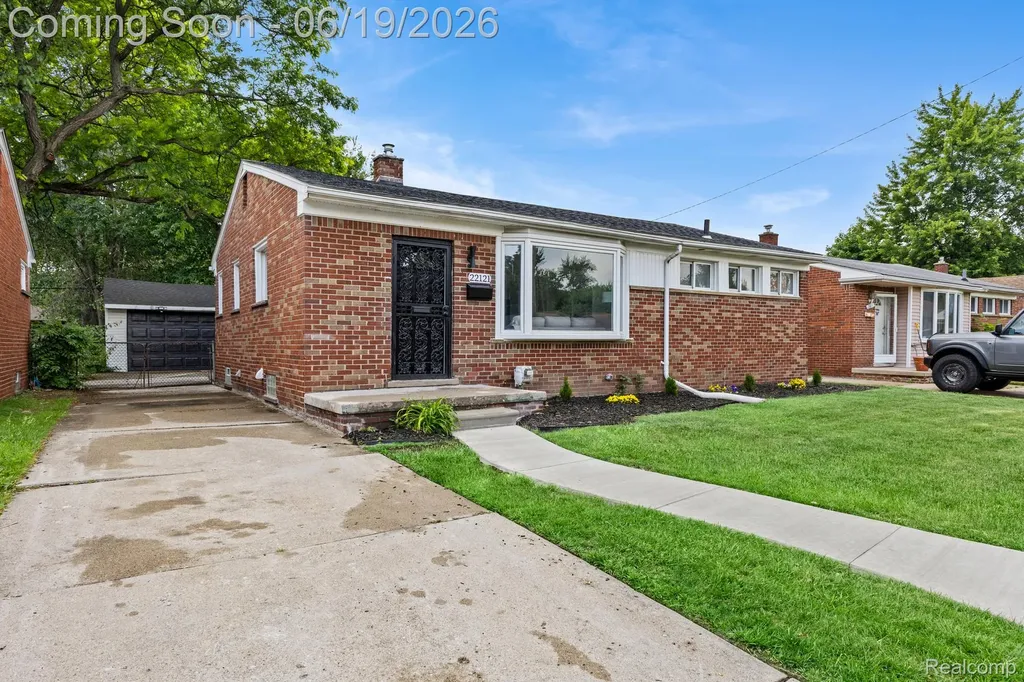 22121 Whitmore Street Oak Park City MI 48237