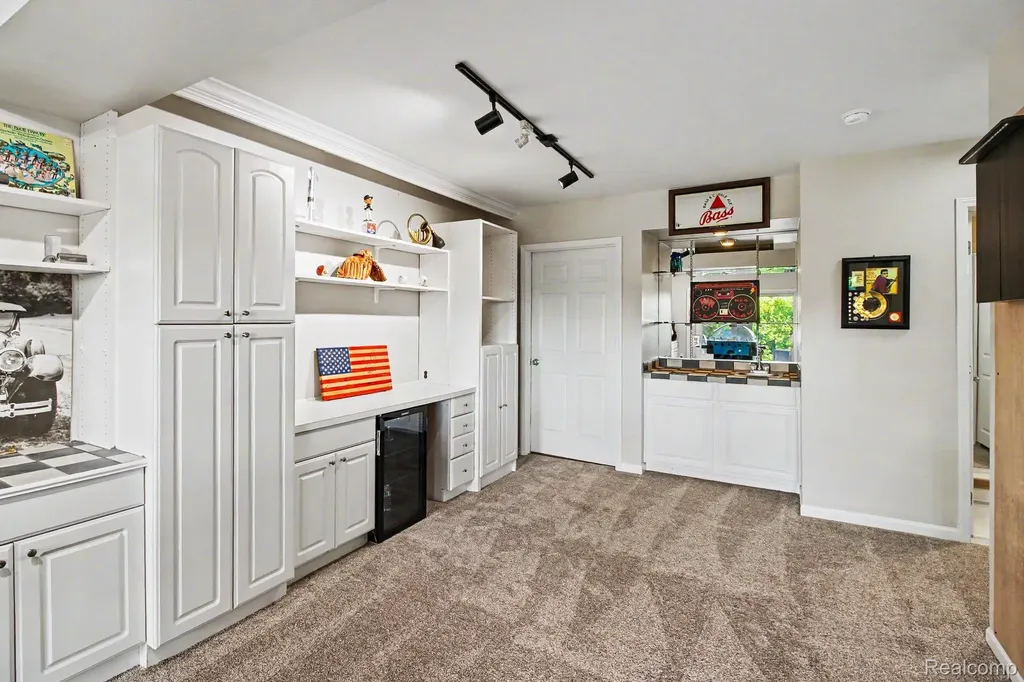 678 Summit Ridge Drive Milford Village MI 48381
