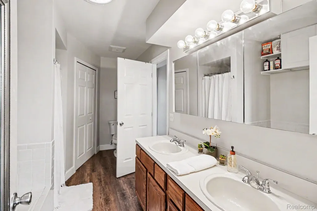 678 Summit Ridge Drive Milford Village MI 48381