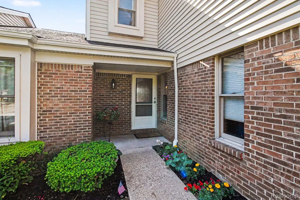678 Summit Ridge Drive Milford Village MI 48381