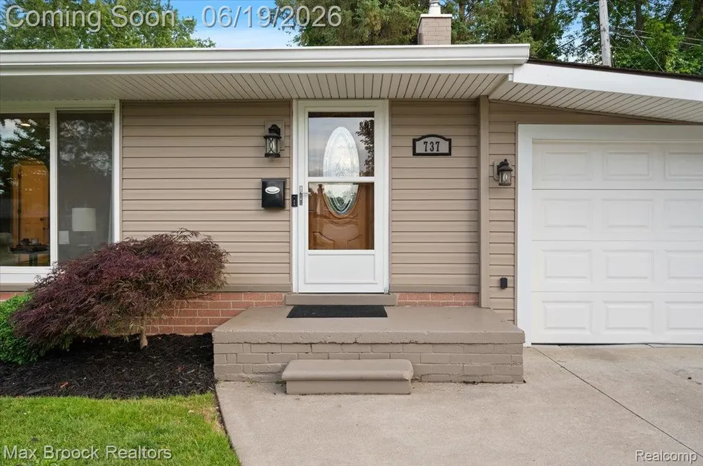 737 Panorama Drive Milford Village MI 48381