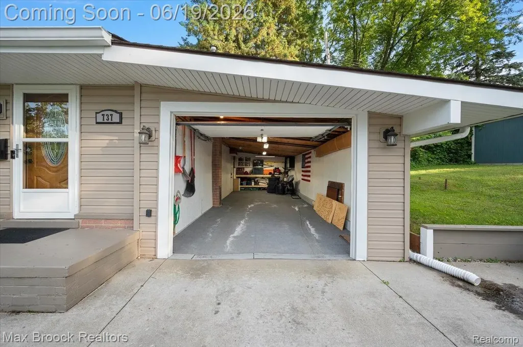 737 Panorama Drive Milford Village MI 48381