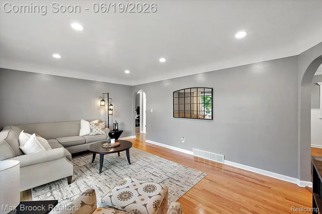 737 Panorama Drive Milford Village MI 48381