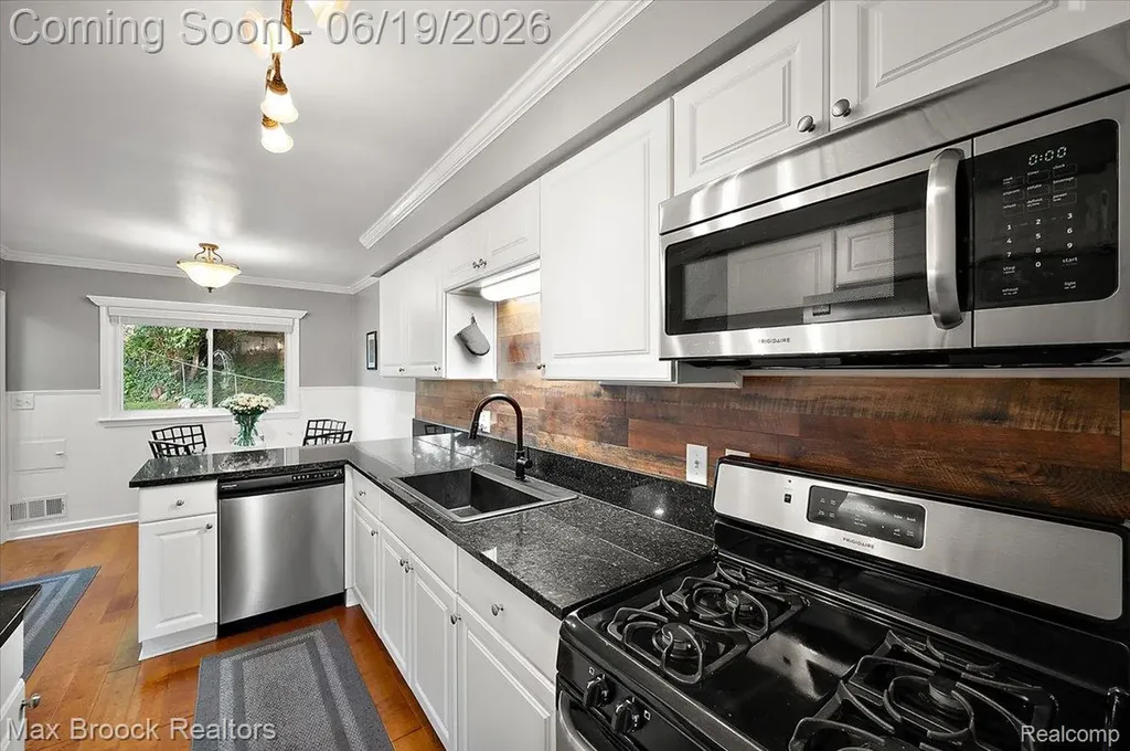 737 Panorama Drive Milford Village MI 48381
